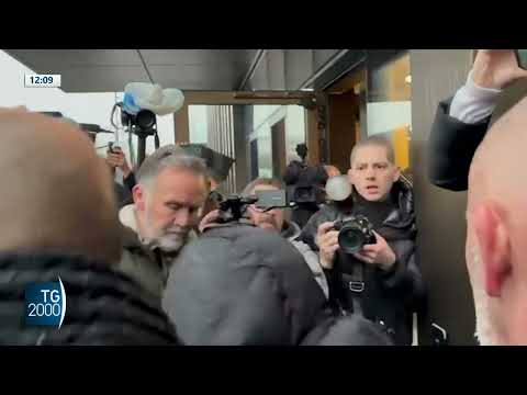 Video Crans-Montana, i Moretti aggrediti dai familiari delle vittime