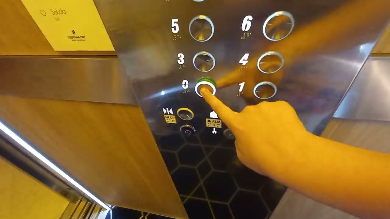 Otro ascensor Otis GeN2 Life MRL del 2019 en el hotel Pestana CR7, Madrid, España