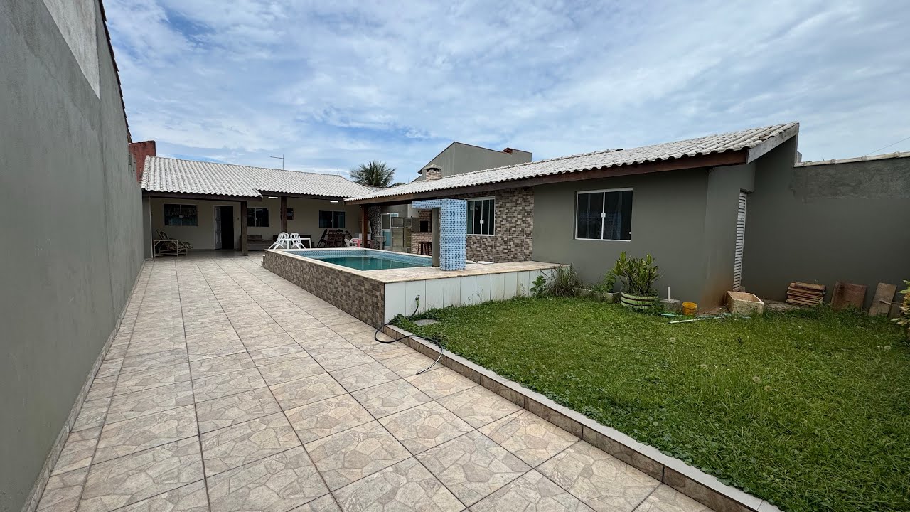 Casa a 200 metros do mar no bairro Tupy 