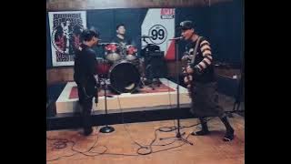 Download lagu PUNKSIDE BAROCKAH - KUAT KITA BERSINAR (cover SID) at ANTZ STUDIO MUSIC MALANG 2022