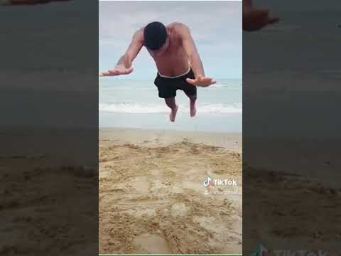 شكلي لما اشوف بنت موزه معديه وتكون عود بطل        