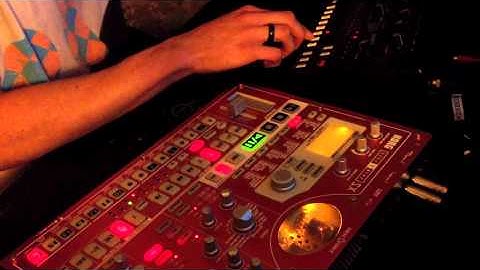 Live Acid Techno Track - Korg Electribe ESX-1, Xoxbox, Boss DS-2 Distortion Pedal