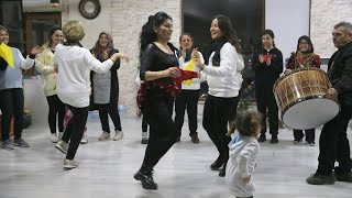 Tokatta Ayni Si̇tede Oturan Kadinlar Halk Oyunu Eki̇bi̇ Kurdu