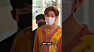 Eye contact with BTS V 😘🥰🍫🤌❤🎀