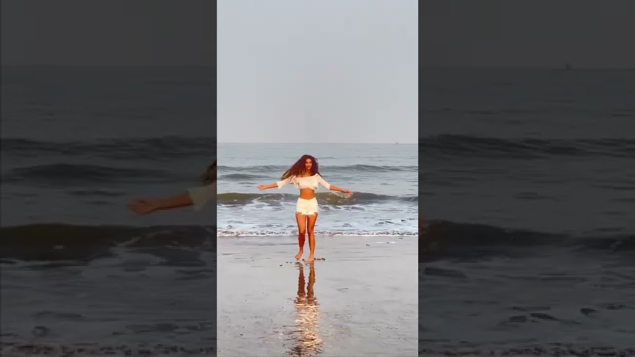 Disha Patani ka cute sa beach video♥️ 