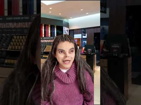 Cuando vas a comprar maquillaje y no le atinan a tu color