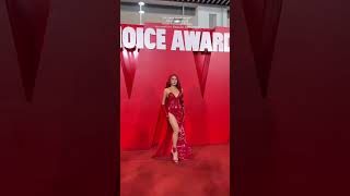 Á Hậu Thảo Nhi Lê diện váy đỏ Slay Tại WeChoice Awards 2024 #1theV