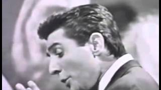 Video thumbnail of "Gilbert Bécaud - Je t'attends [Clip'63]"