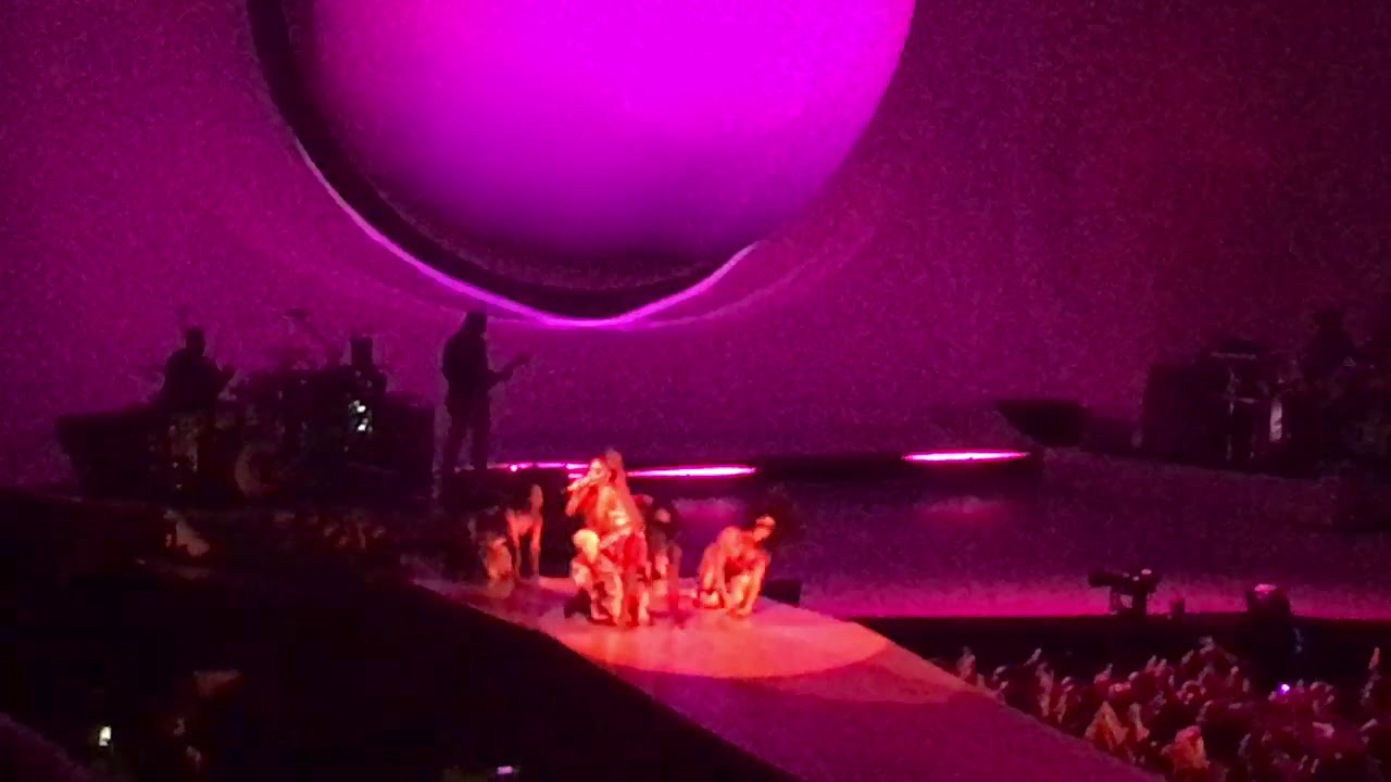 Ariana Grande - Side To Side (HD) - O2 Arena - 17.08.19