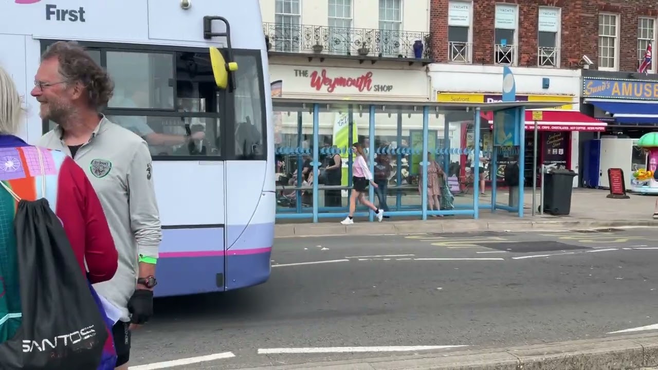 Buses at Weymouth Kings Statue part 1.
