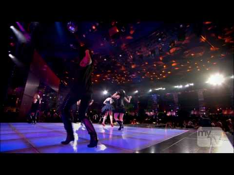 Rihanna - Umbrella (Live) at The World Music Awards -22-11-2007- (HDTV 720p)