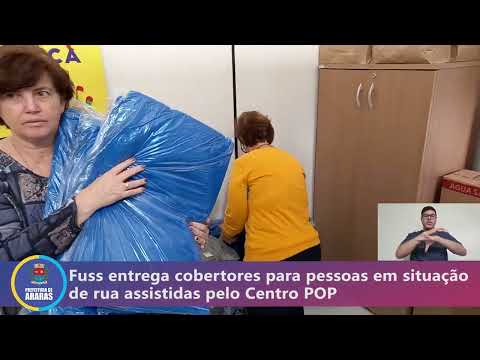 Fuss entrega cobertores que serão destinados aos assistidos pelo Centro POP