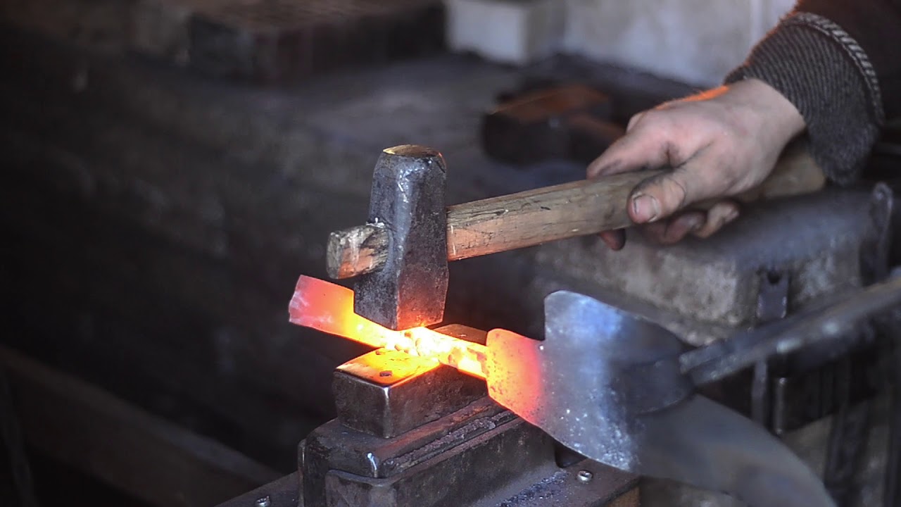 ⁣Blacksmithing: making billhook knife