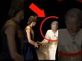 美智子さまの“肘掴み”を自然にかわしたスペイン王妃の洗練対応#shorts #皇室 #美智子様 #スペイン王妃 #レティシア王妃 #皇室外交 #肘掴み #王室マナー #国際礼儀 #文化の違い