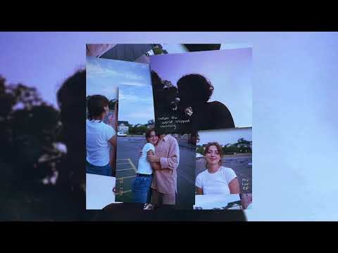 Putar Stupid - Lizzy McAlpine