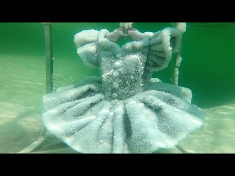 In Salz Getrankt Kunstlerin Lasst Kleidung Im Toten Meer Verkrusten Youtube