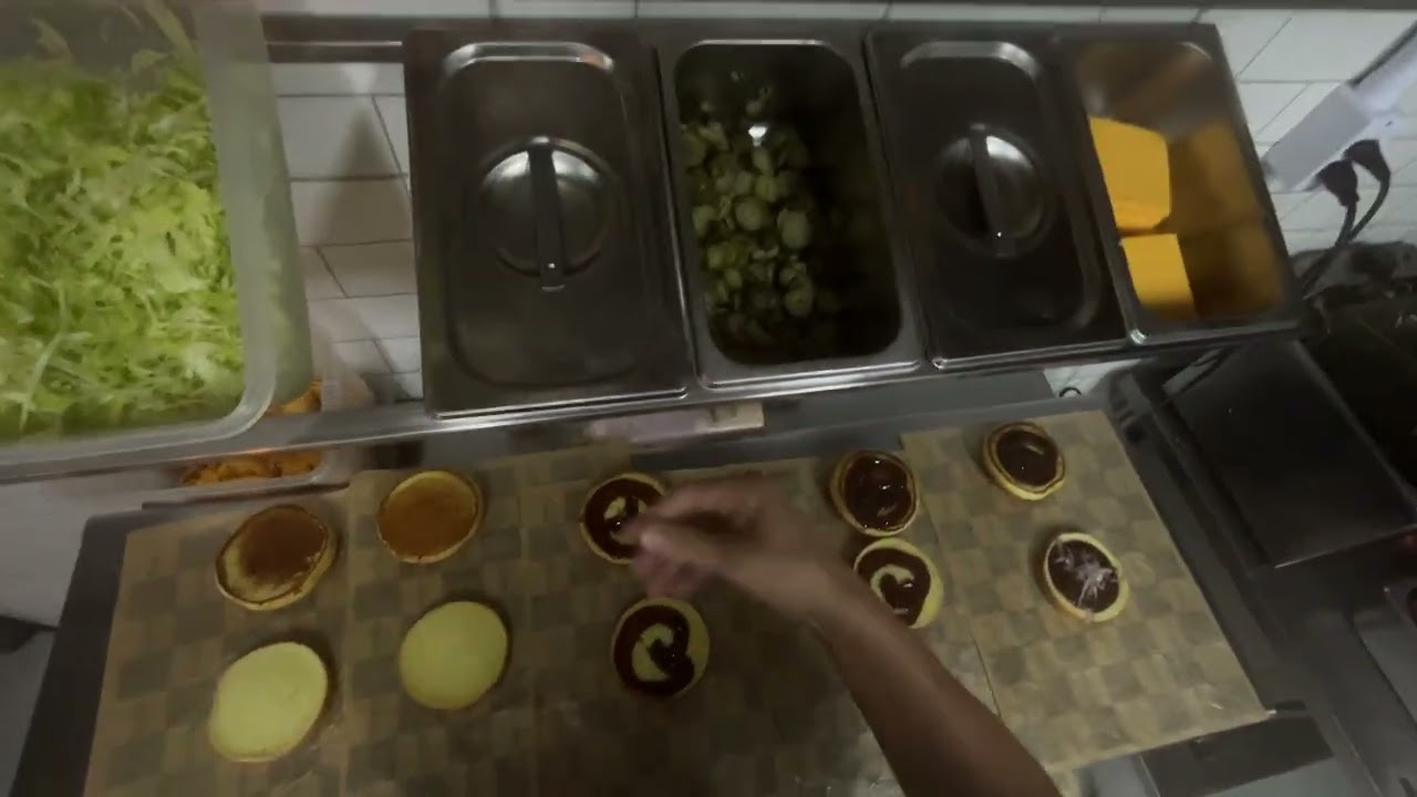 POV NA COZINHA DE HAMBURGUERIA QUE FATURA 100k SOZINHO