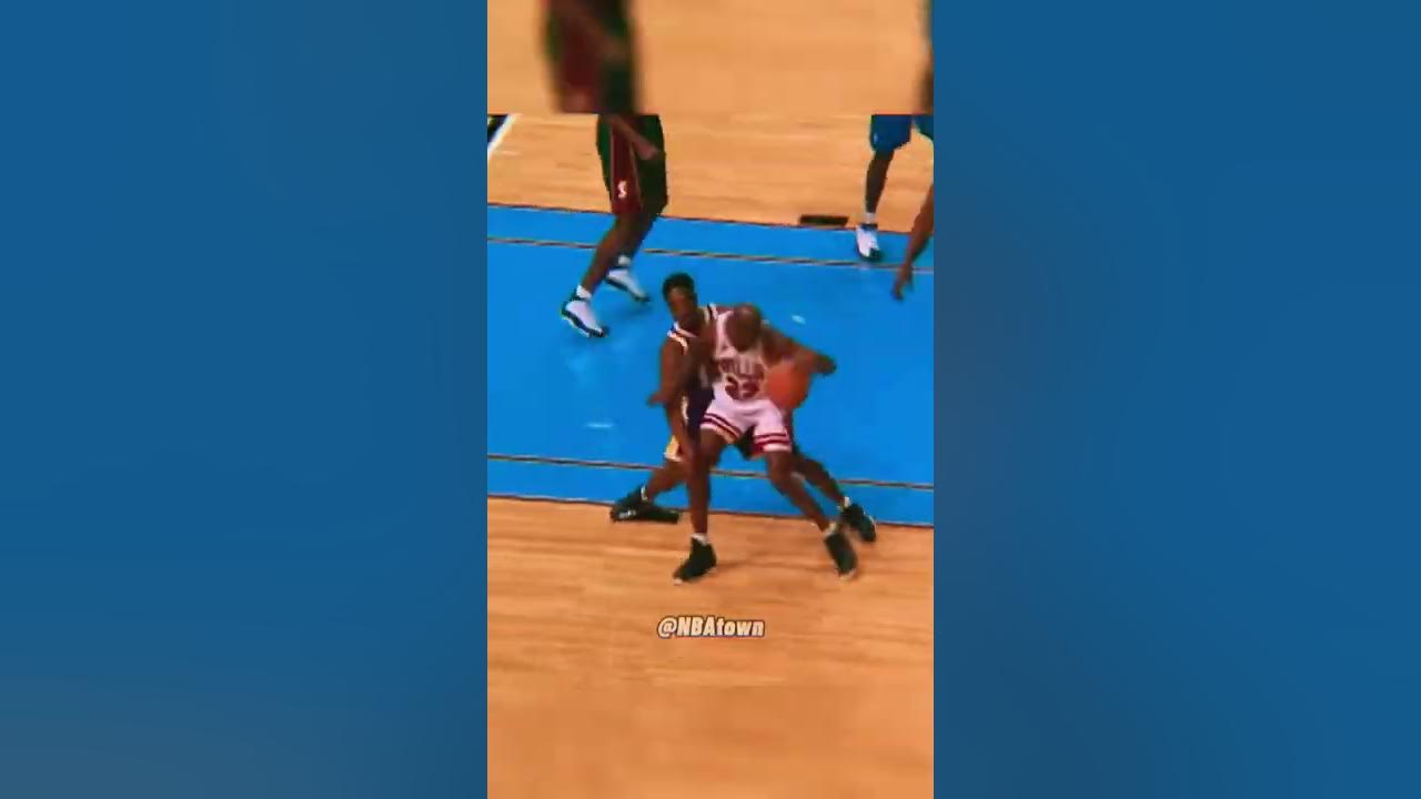 Michael Jordan’s fadeaway shot over Kobe Bryant in 1998 🔥 (Teacher vs Student) #shorts #nba #jordan