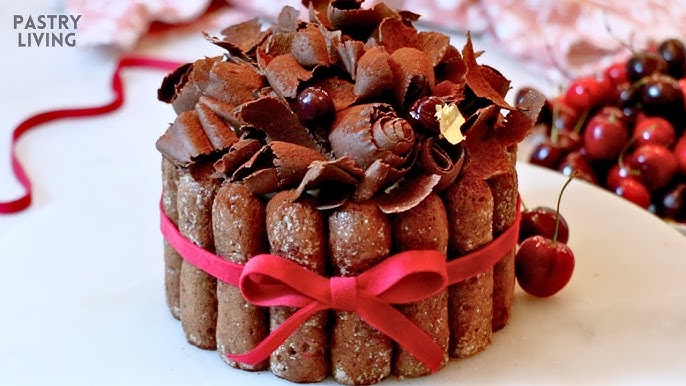 Macadamia and milk chocolate Yule log cake (Bûche de Noël) - The Pastry Nerd