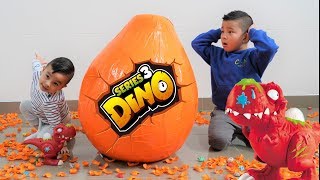 Giant Dino Smashers Surprise Egg Opening Fun With CKN Resimi