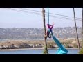 セクシー美女の水上ぶら下がり演技!