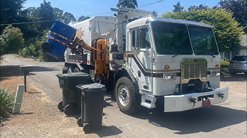 D&O Disposal "Mini" Peterbilt 320 Labrie Automizer Garbage Truck on Recycling!