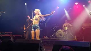 Video thumbnail of "Amyl and the Sniffers - Guided by Angels - live"