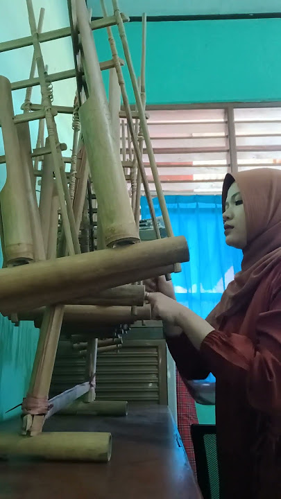 Keren! Angklung Laskar Pelangi (Cover by.ayuri)