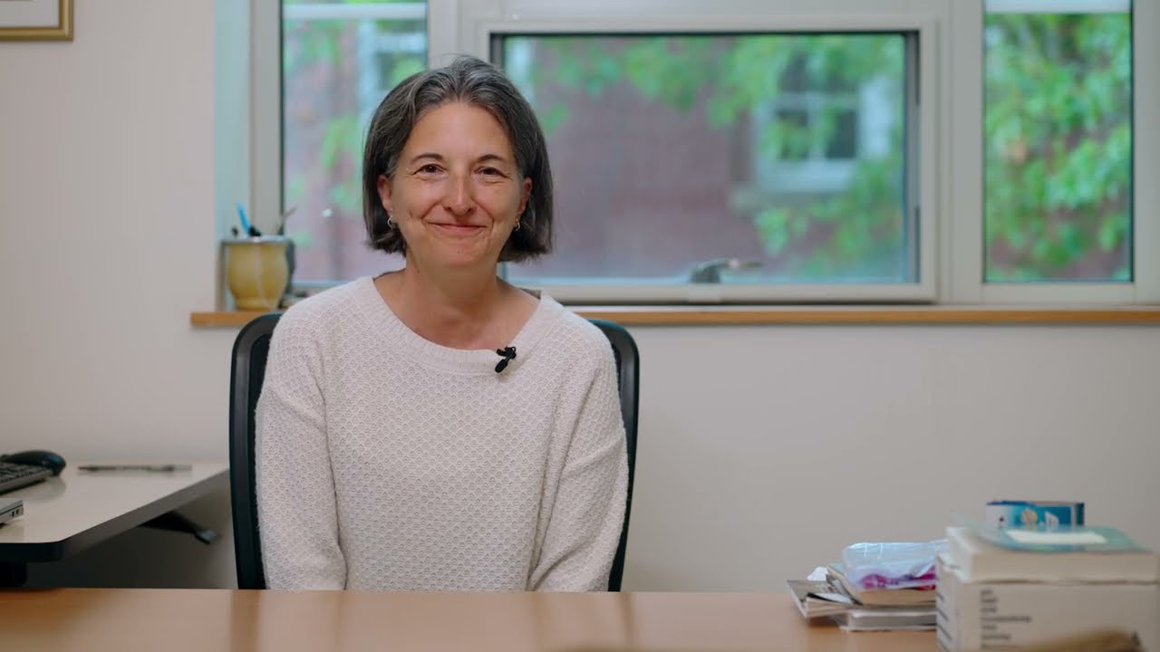 Преподавательский состав UNH Серита Фрей