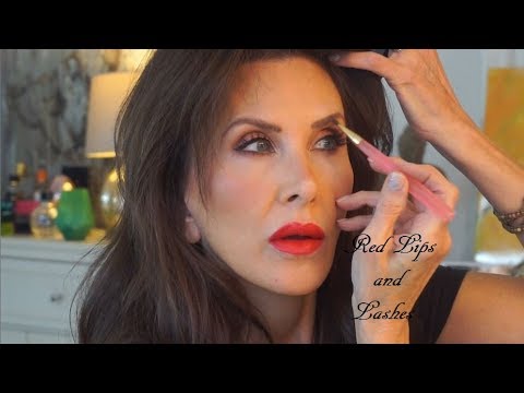 red-lipstick-for-holiday-party-|-pür-be-your-selfie-shadow-look-|-charleston-makeup-artist