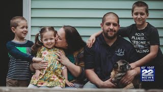 Front 'porchraits' capture families during pandemic