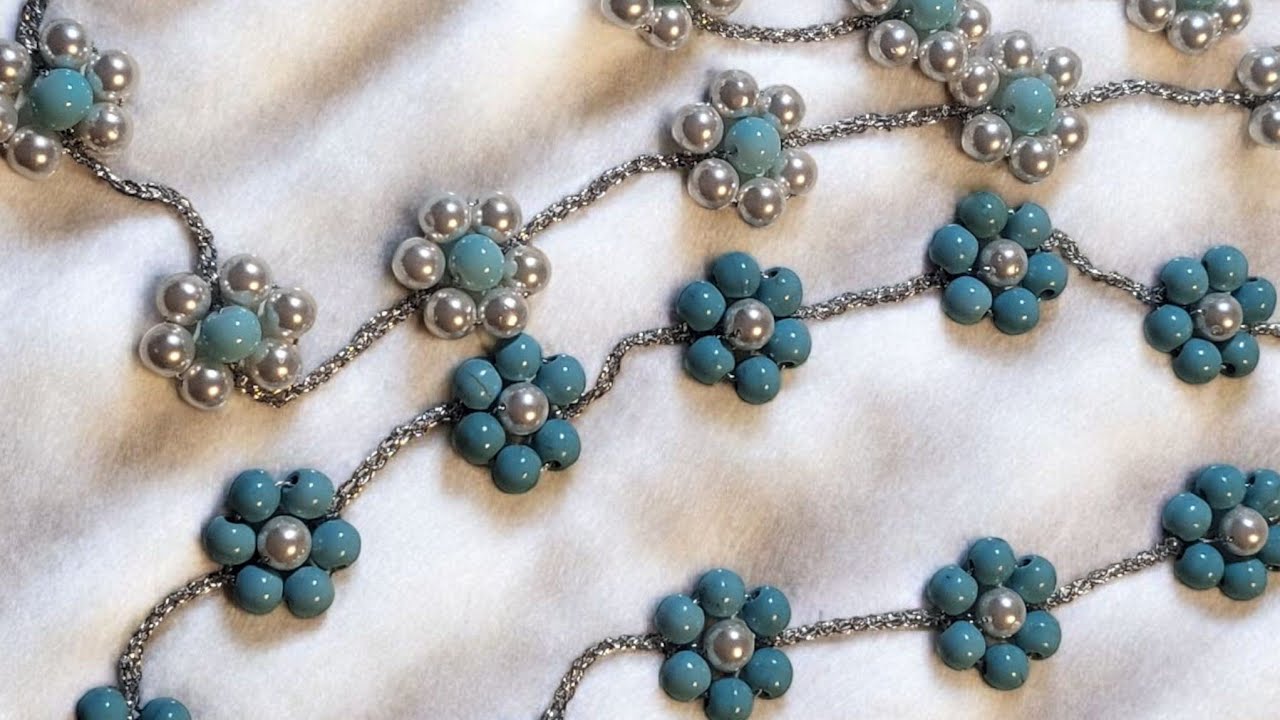 Collana pietre turchesi e ciondolo - Gioielli - Collane - di Claire B