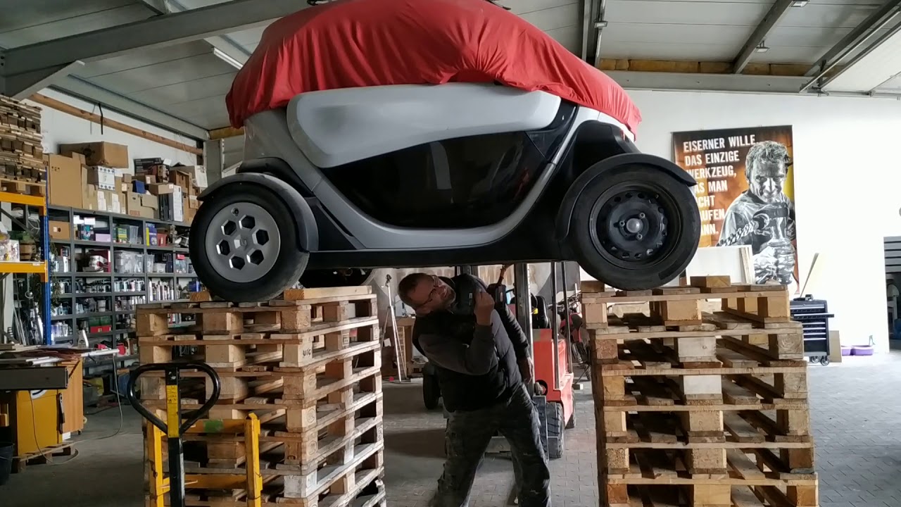 Hier Mal Ein Akku Ausbau Am Twizy Youtube