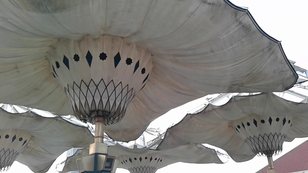 PAYUNG MASJID AGUNG SEMARANG SAAT DIBUKA, PAYUNG RAKSASA