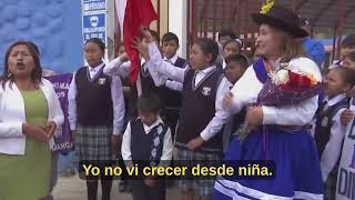 Dina Boluarte y su paisana en Chalhuanca