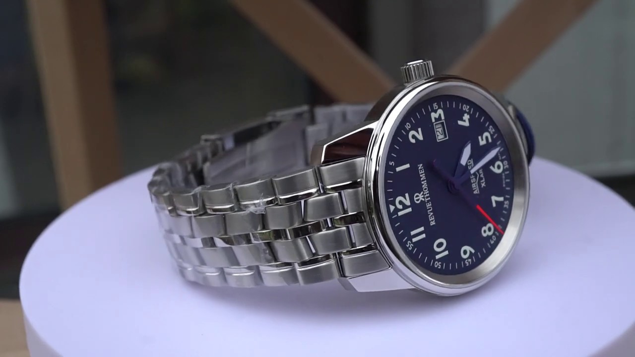 Revue Thommen Airspeed XL automatic watch Pilot style with steel bracelet