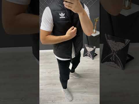 Жилетка чоловіча Adidas чорна. Безрукавка Адідас стьобана, видео 1
