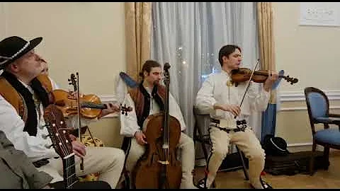 Jakub Staszel gra czardasza