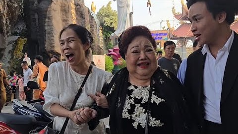 NSND Ngọc Giàu cùng với quán quân bolero Ngọc Phụng  đã có mặt rất sớm ( chùa Pháp Bửu )