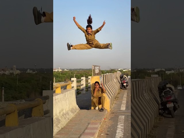 अरे बाप रे ये पुलिस 😱😳 #shalukirar #ytshorts #stunt #flexibility #stuntwork #shorts class=