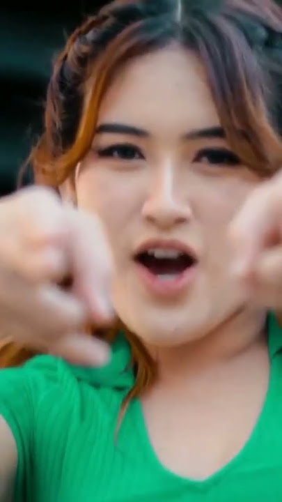 Di goyang Biduan Cantik memang Asyik