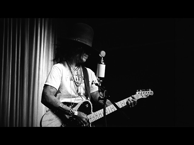 Linda Perry - Feathers In A Storm (Live From Gold-Diggers)