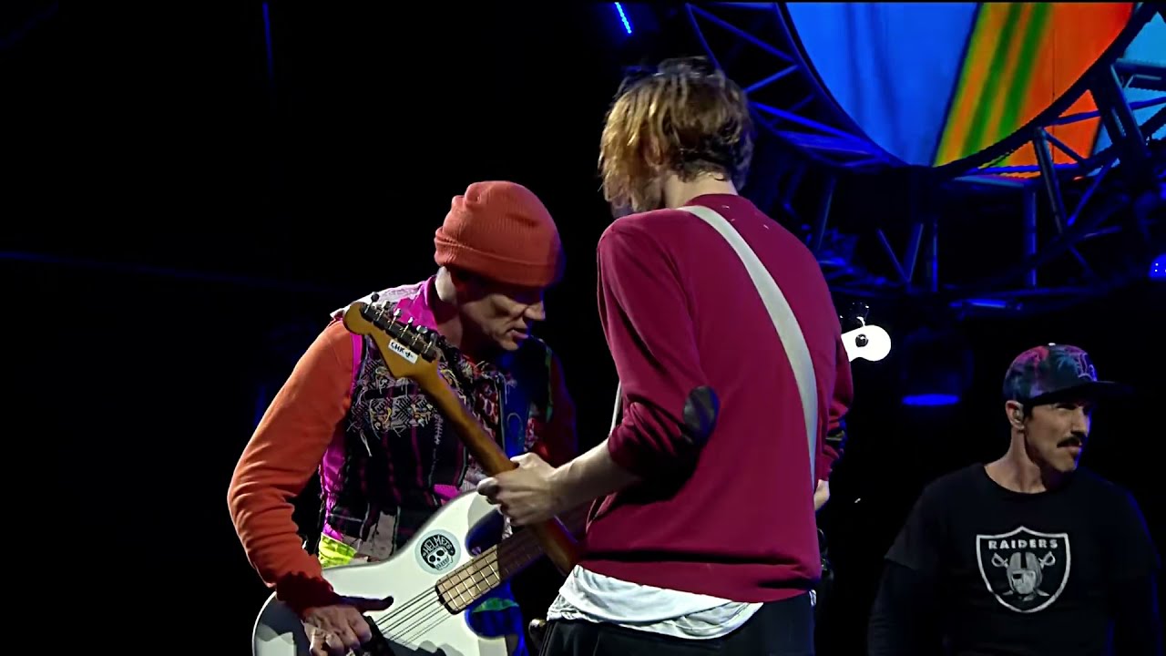 Red Hot Chili Peppers Dark Necessities (Live at T in the Park, 10/07