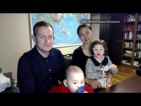 'Quando meu filho entrou com o andador, não tinha mais o que fazer': casal fala sobre viral da BBC