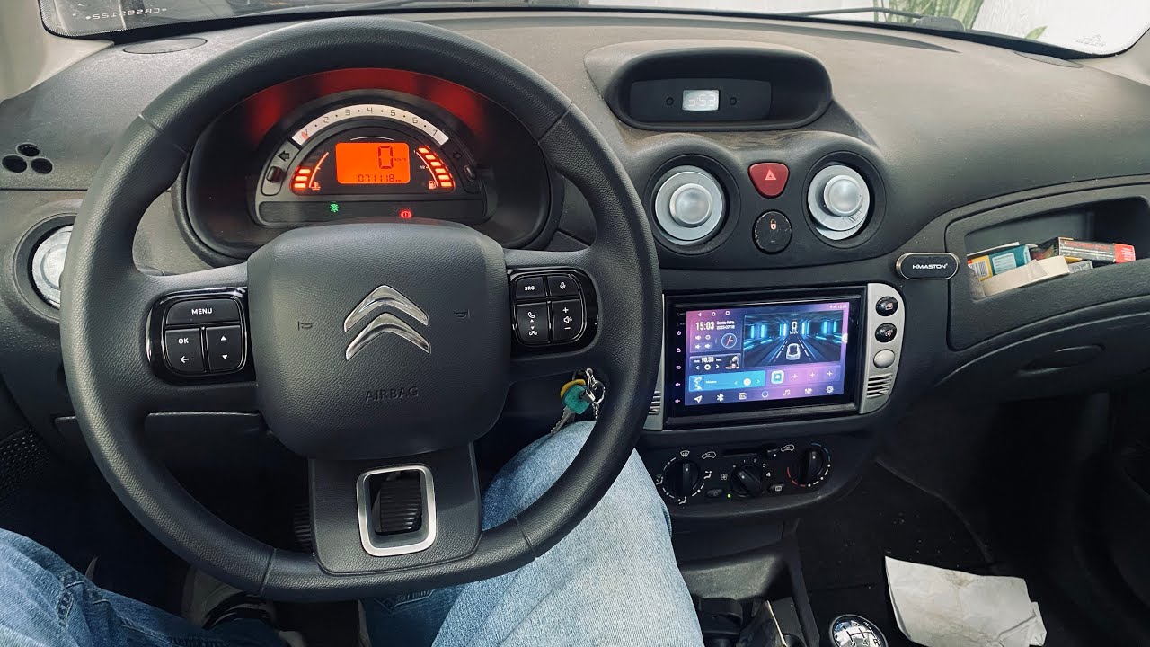 Citroën C3 com volante multifuncional instalado no sistema original @MS Sound Osasco