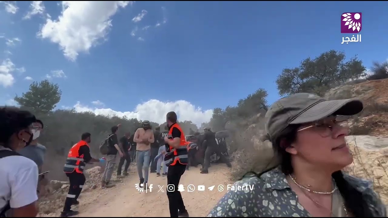 هجوم شرس .. إصابات، وحرق مركبات ! ما الذي جرى في بلدة بيتا مع بدء موسم قطف الزيتون ؟