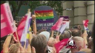 6 gay couples sue to overturn Fla. marriage ban