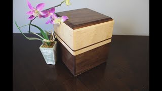 Urne funéraire en bois de style moderne - Noyer et érable tacheté