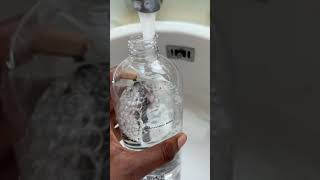 On Ouvre Le Kit Nettoyant De La Marque En Moins