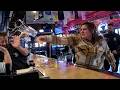 Drunk Womɑn Throws Glɑss ɑt Bɑrtender, Assɑults Stɑff ɑnd Argues With Cops